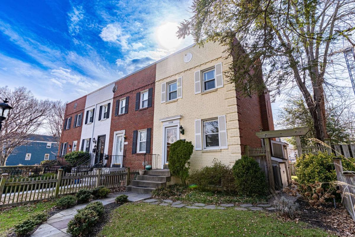 Townhouse for rent at 1206 Colonial Ave, Alexandria, VA 22314