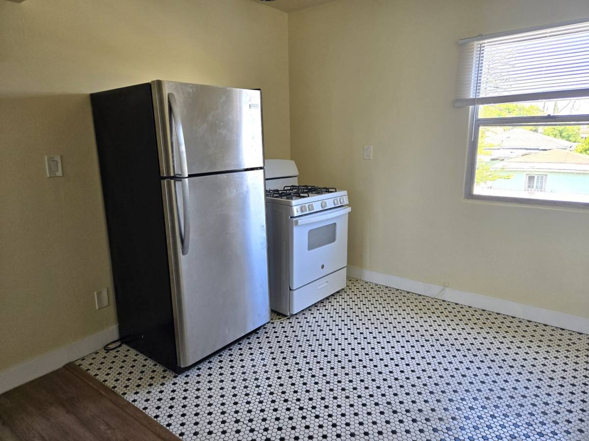 Apartment for rent at 9450 S Western Ave, Los Angeles, CA 90047