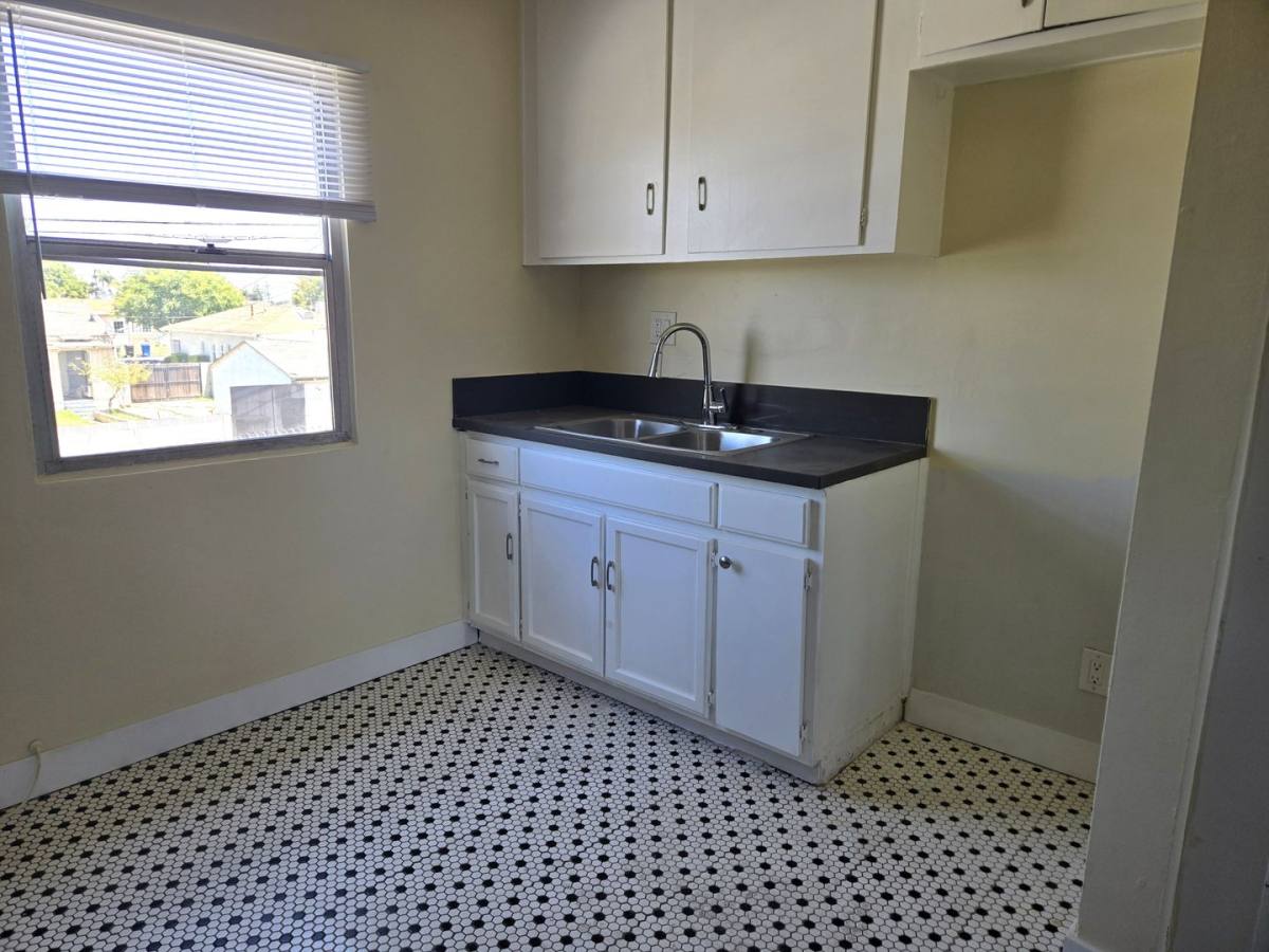 Apartment for rent at 9450 S Western Ave, Los Angeles, CA 90047