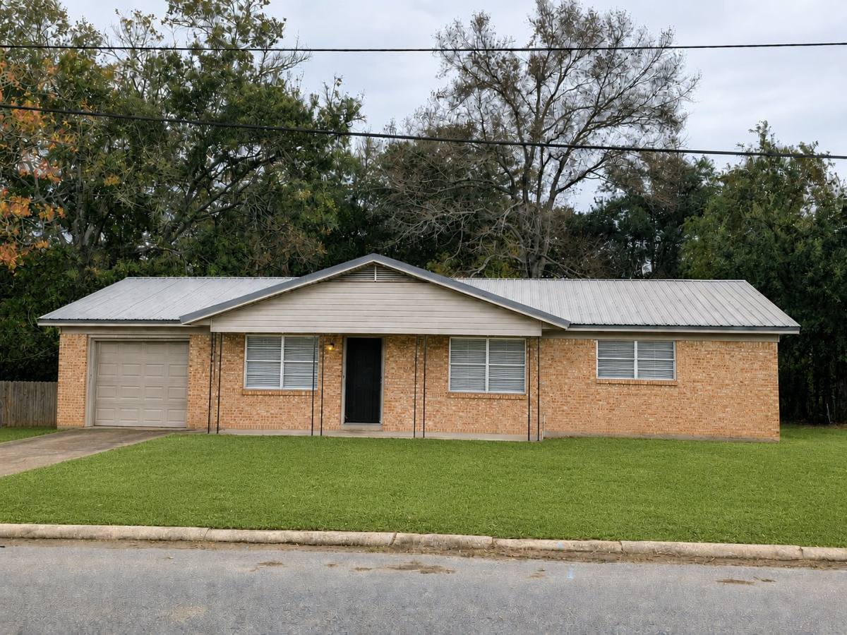 House for rent at 2706 Martin St, Pascagoula, MS 39581