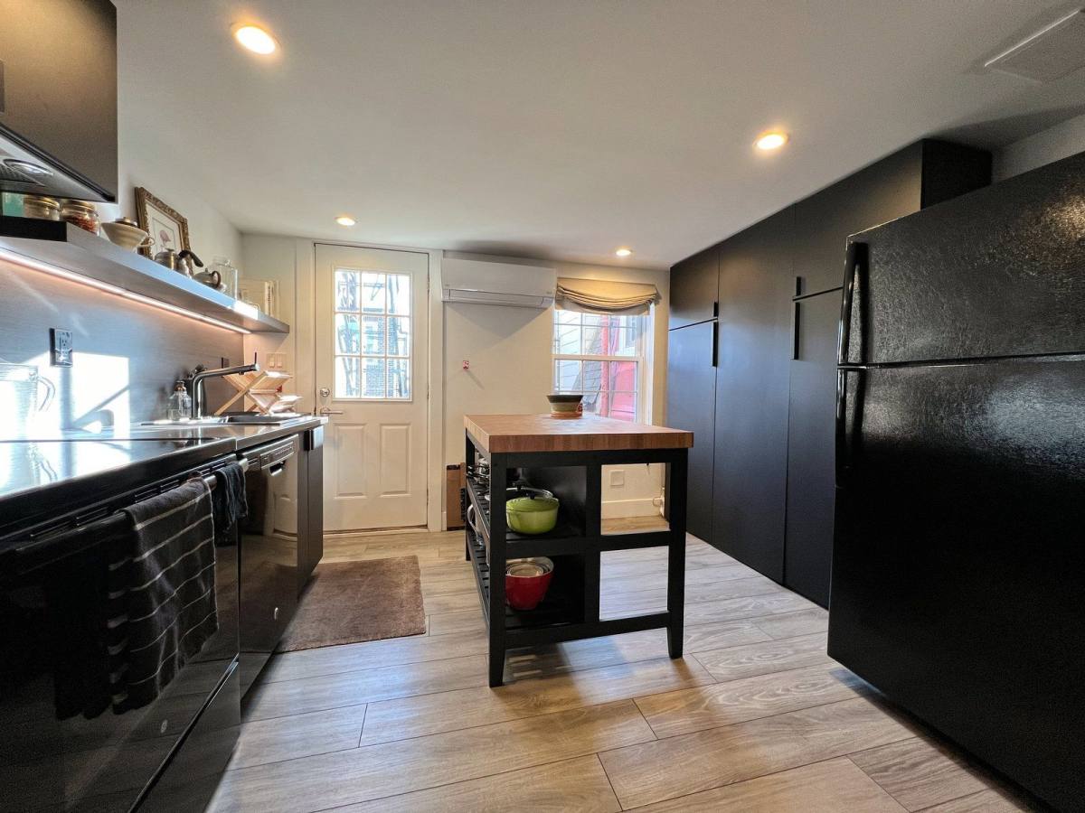 Apartment for rent at 333 S 13th St #3, Philadelphia, PA 19107