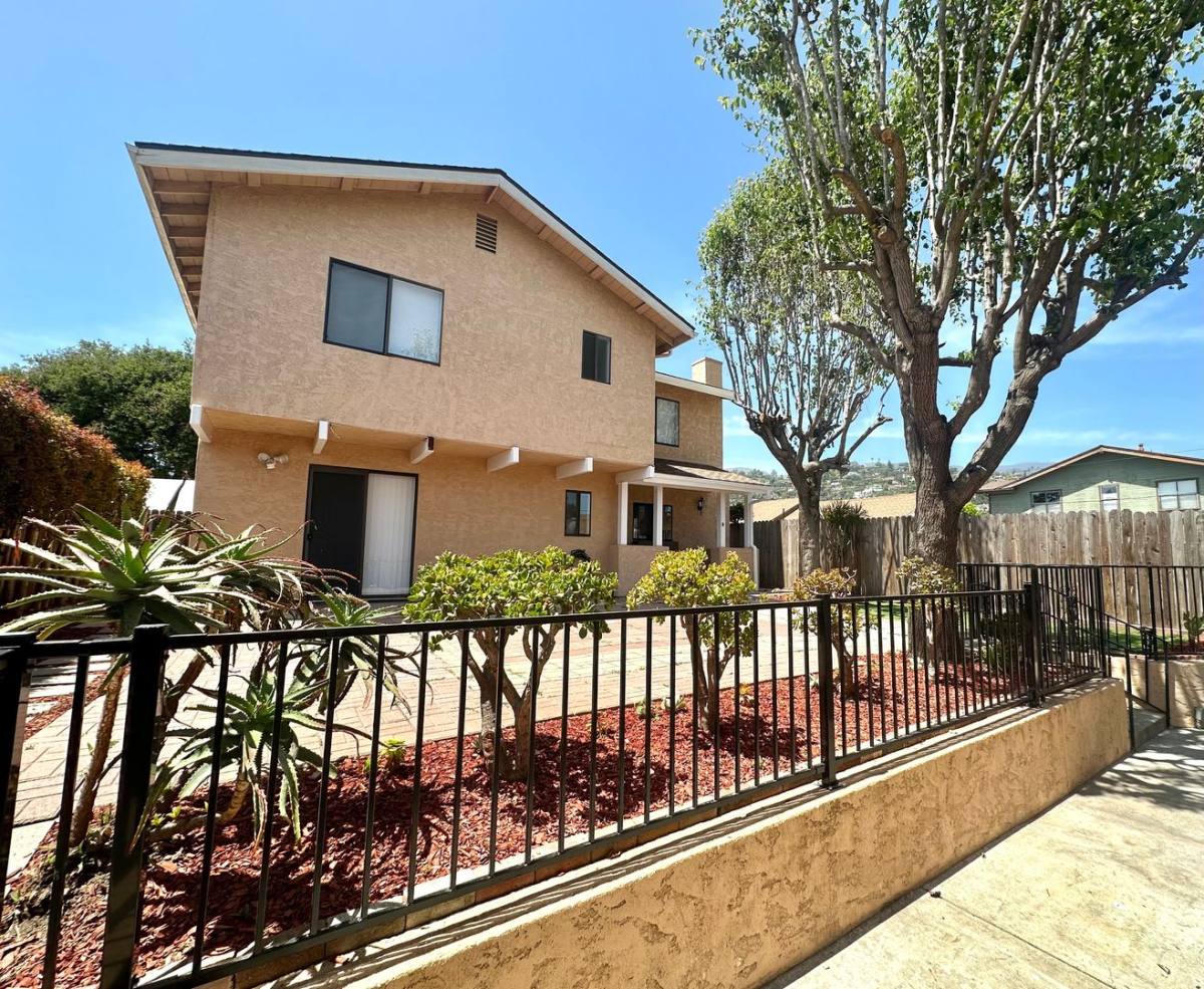 Apartment for rent at 1009 E Haley St, Santa Barbara, CA 93103