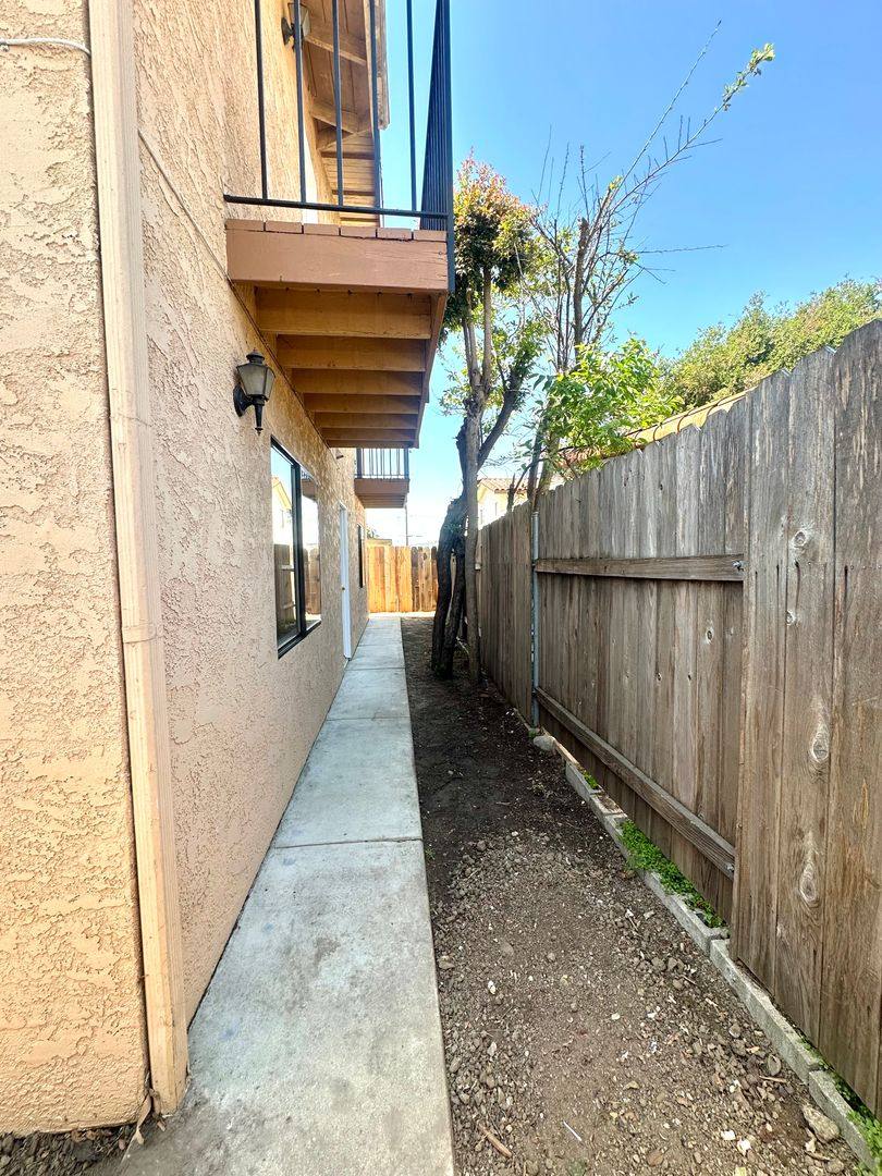 Apartment for rent at 1009 E Haley St, Santa Barbara, CA 93103