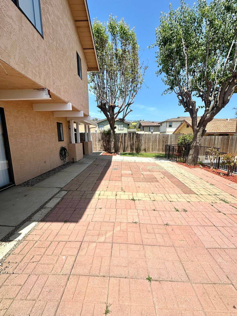 Apartment for rent at 1009 E Haley St, Santa Barbara, CA 93103