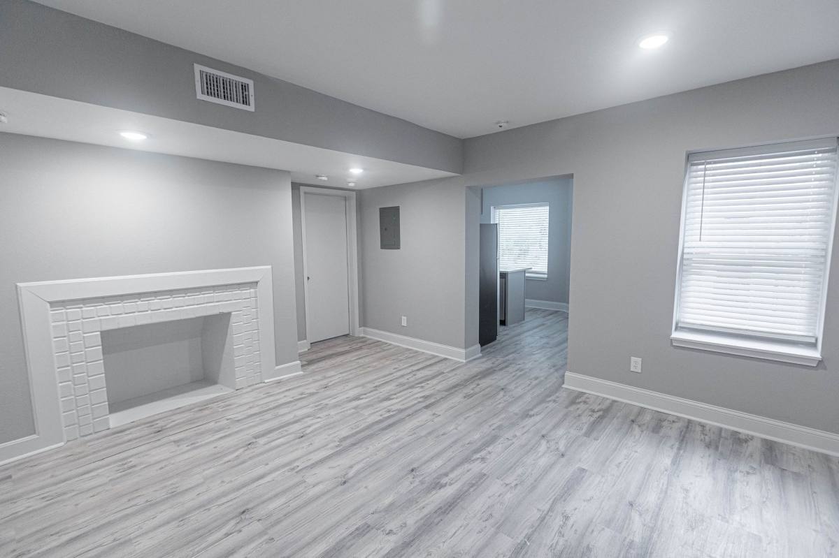 Apartment for rent at 1207 E Armour Blvd, Kansas City, MO 64109