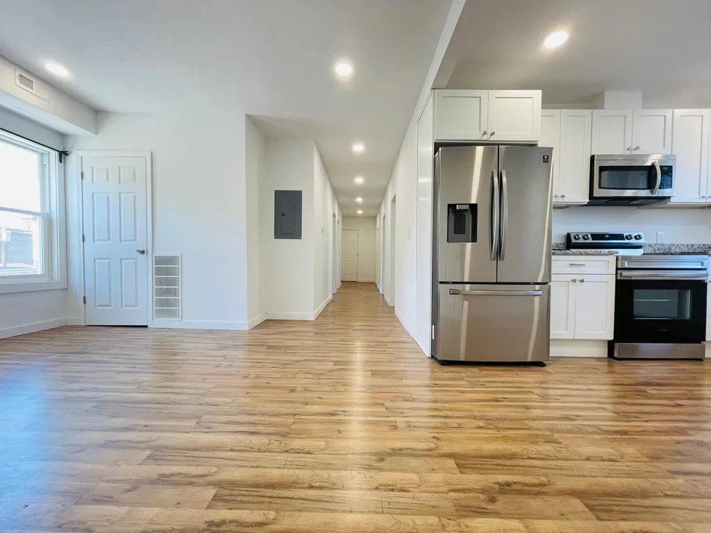 Apartment for rent at 147 Canterbury St #3, Worcester, MA 01603