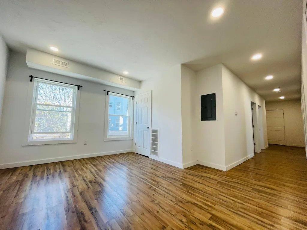 Apartment for rent at 147 Canterbury St #3, Worcester, MA 01603