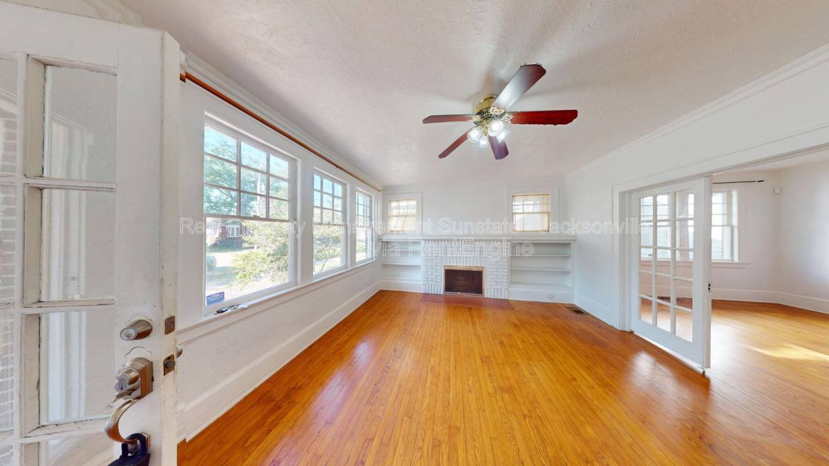Apartment for rent at 231 W 10th St, Jacksonville, FL 32206