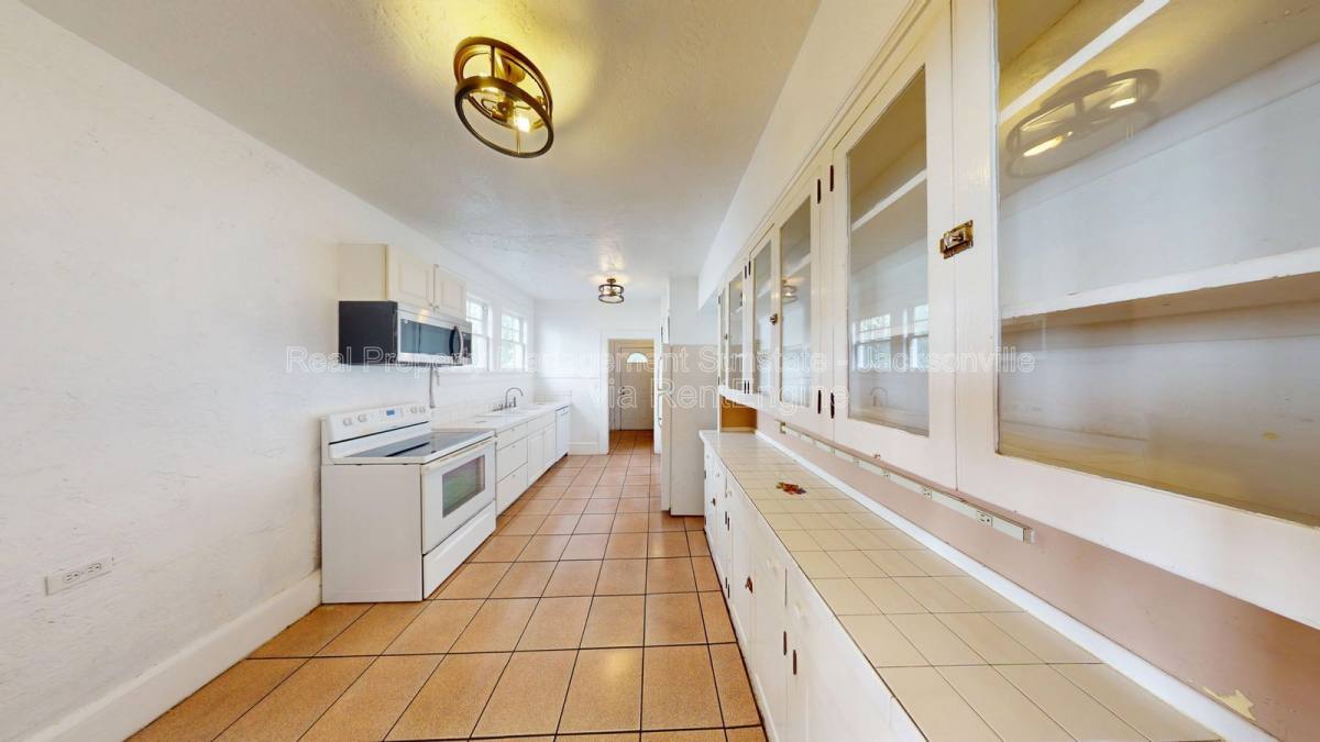 Apartment for rent at 231 W 10th St, Jacksonville, FL 32206