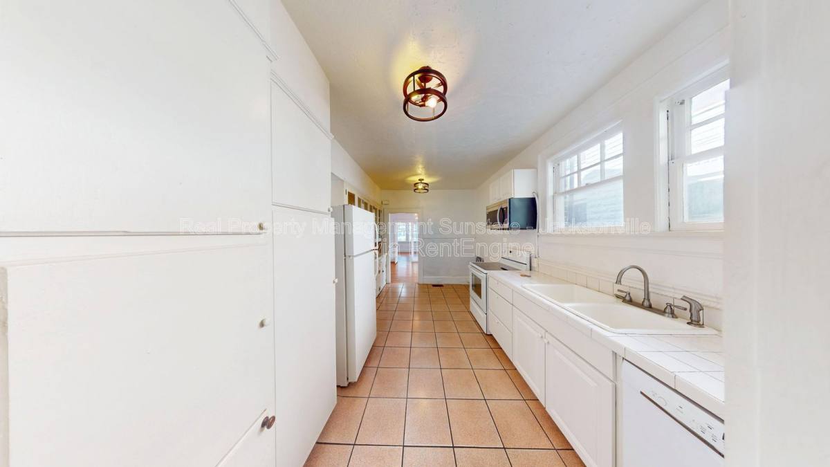 Apartment for rent at 231 W 10th St, Jacksonville, FL 32206
