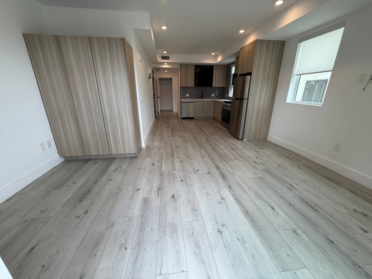 Apartment for rent at 924 S Catalina St #1, Los Angeles, CA 90006