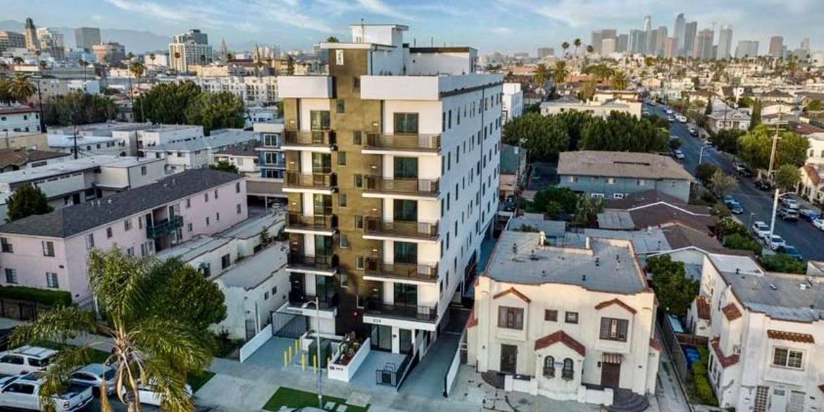 Apartment for rent at 924 S Catalina St #1, Los Angeles, CA 90006