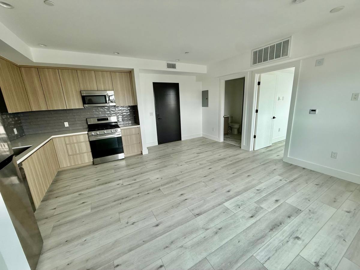 Apartment for rent at 924 S Catalina St #1, Los Angeles, CA 90006