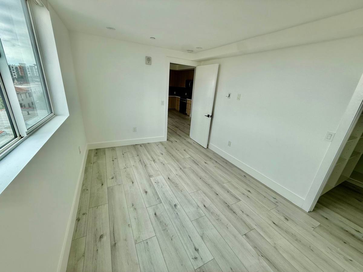 Apartment for rent at 924 S Catalina St #1, Los Angeles, CA 90006
