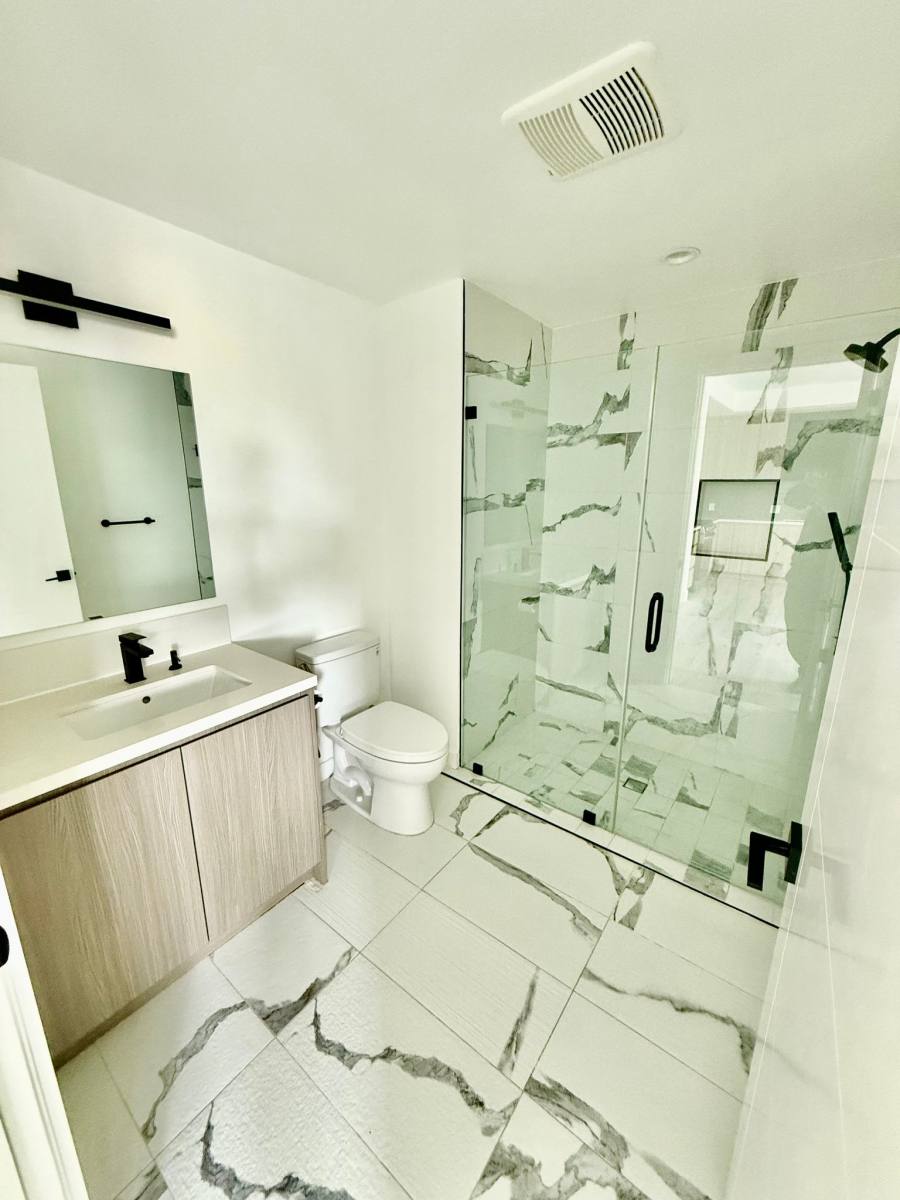 Apartment for rent at 924 S Catalina St #1, Los Angeles, CA 90006