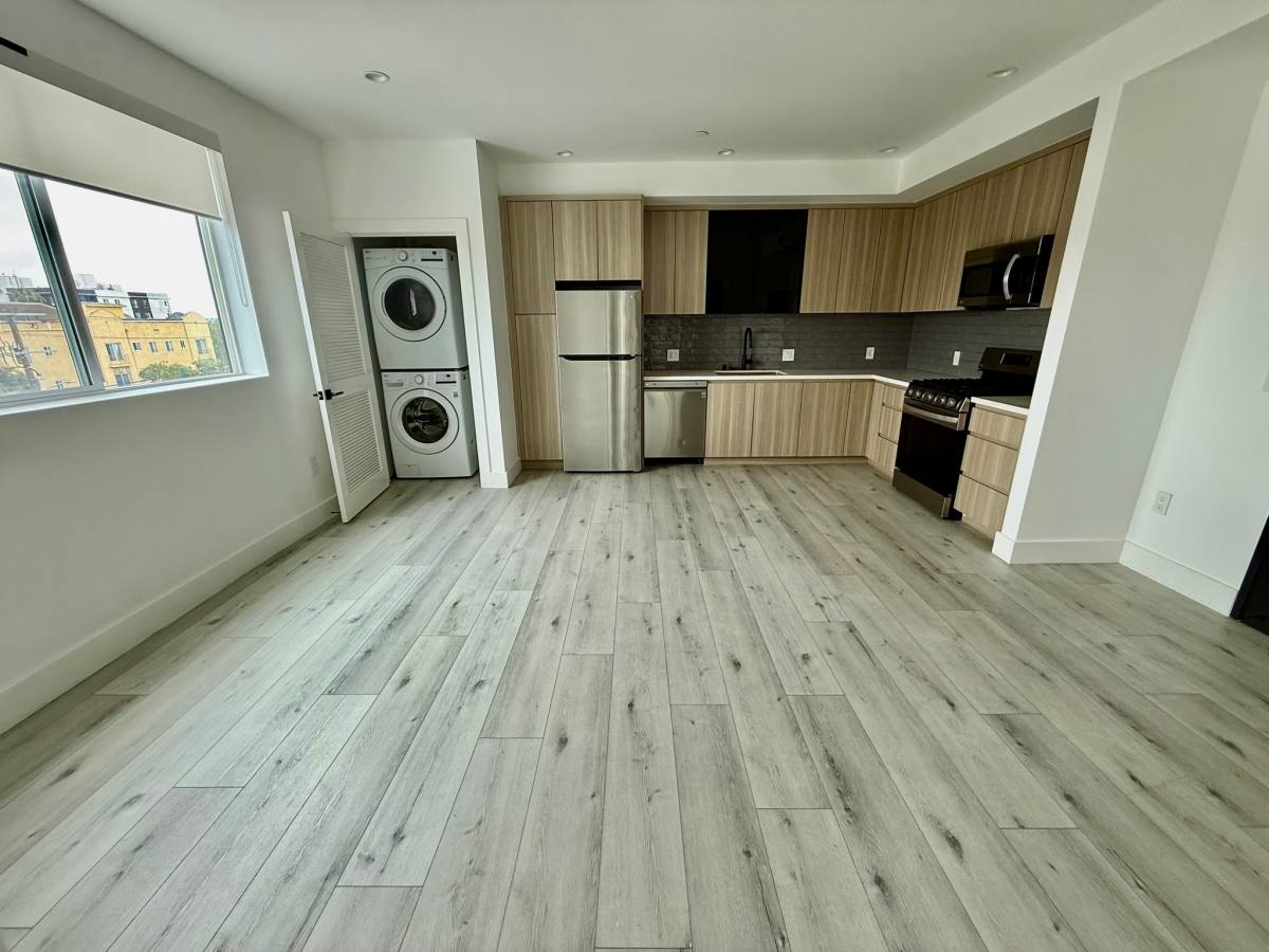 Apartment for rent at 924 S Catalina St #1, Los Angeles, CA 90006