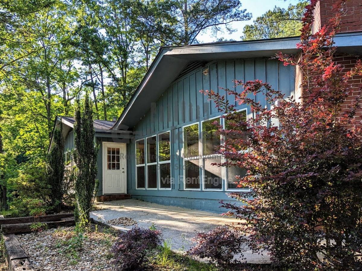 House for rent at 1096 Boone Rd, Newnan, GA 30263