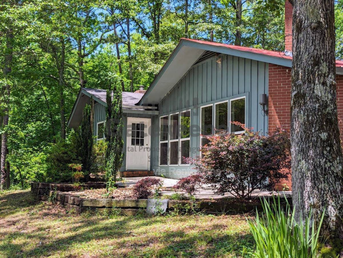 House for rent at 1096 Boone Rd, Newnan, GA 30263