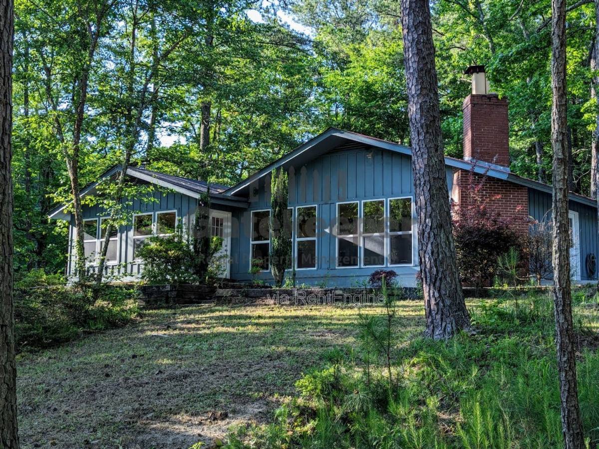 House for rent at 1096 Boone Rd, Newnan, GA 30263