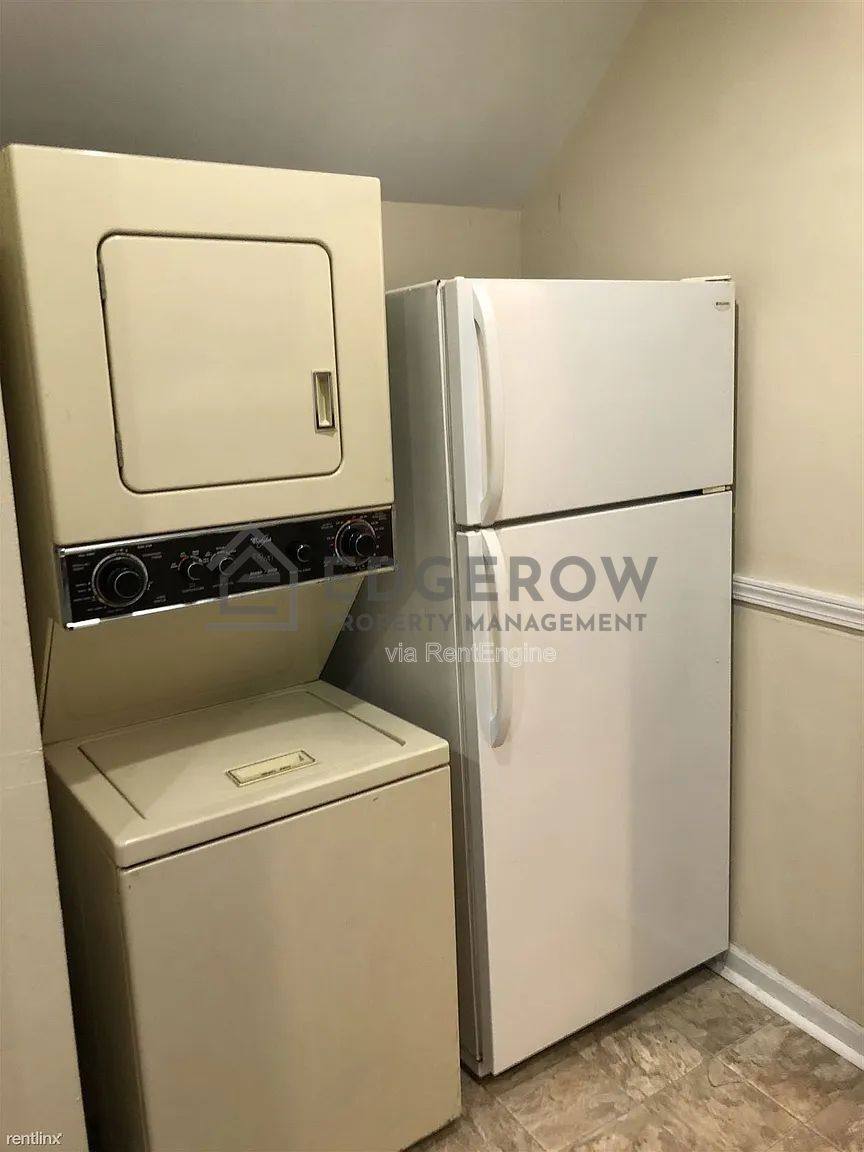 Apartment for rent at 939 Tamarack Ave NW #2, Grand Rapids, MI 49504