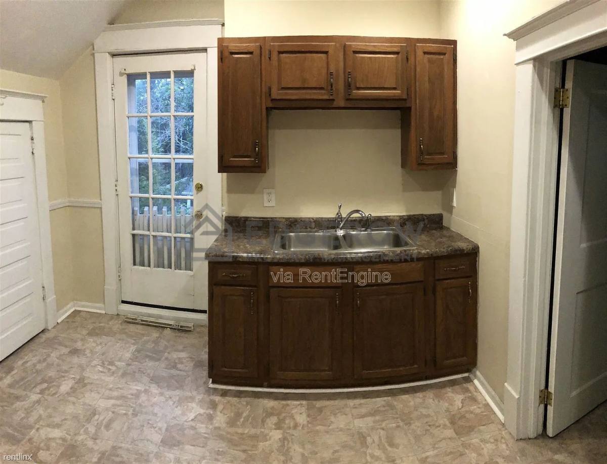 Apartment for rent at 939 Tamarack Ave NW #2, Grand Rapids, MI 49504