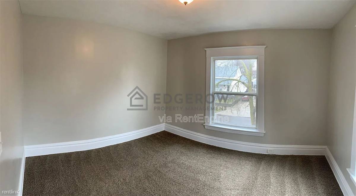 Apartment for rent at 939 Tamarack Ave NW #2, Grand Rapids, MI 49504