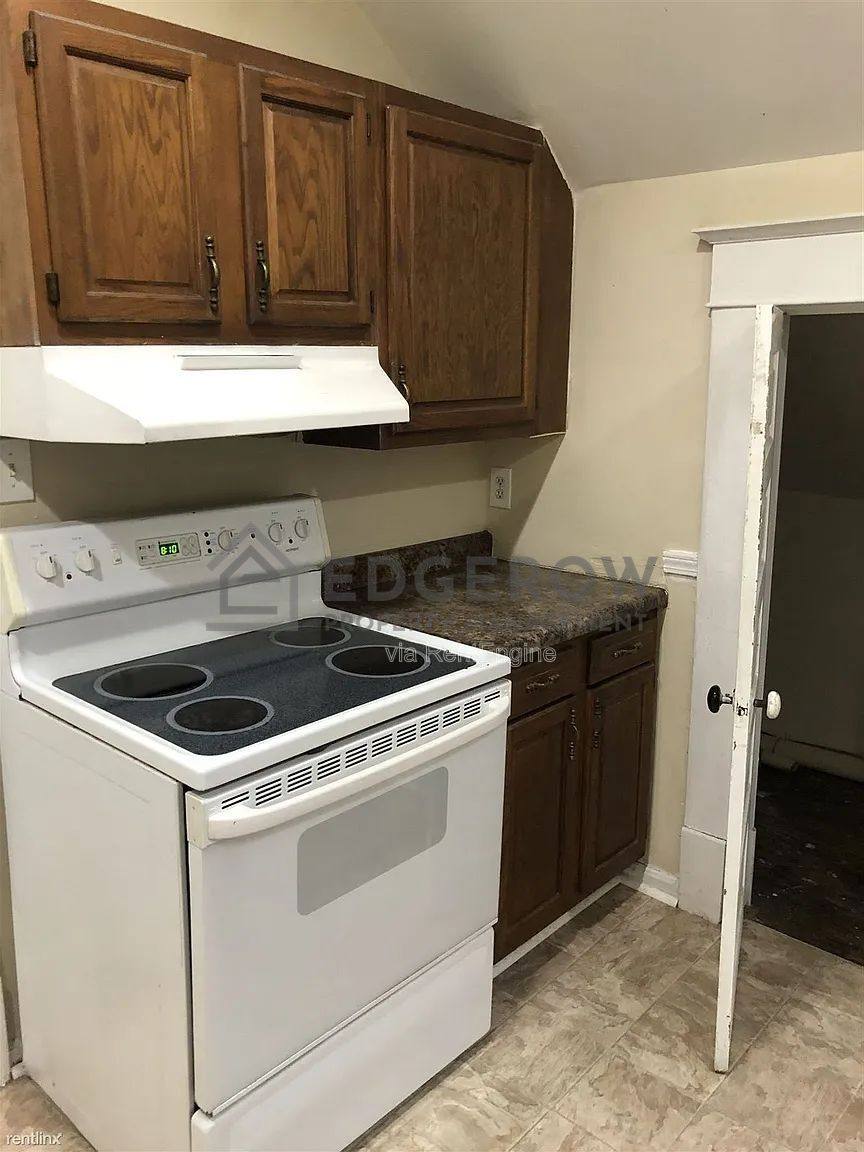 Apartment for rent at 939 Tamarack Ave NW #2, Grand Rapids, MI 49504