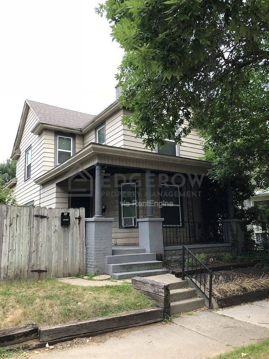 Apartment for rent at 939 Tamarack Ave NW #2, Grand Rapids, MI 49504