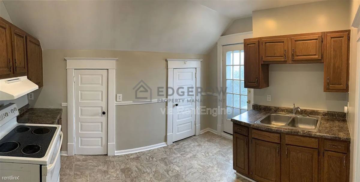 Apartment for rent at 939 Tamarack Ave NW #2, Grand Rapids, MI 49504