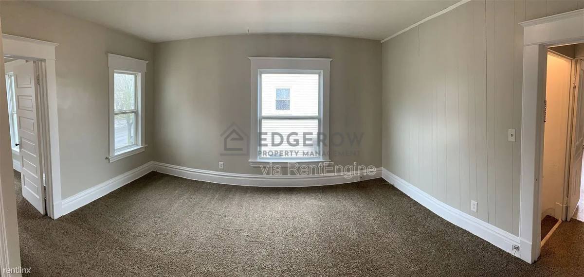 Apartment for rent at 939 Tamarack Ave NW #2, Grand Rapids, MI 49504