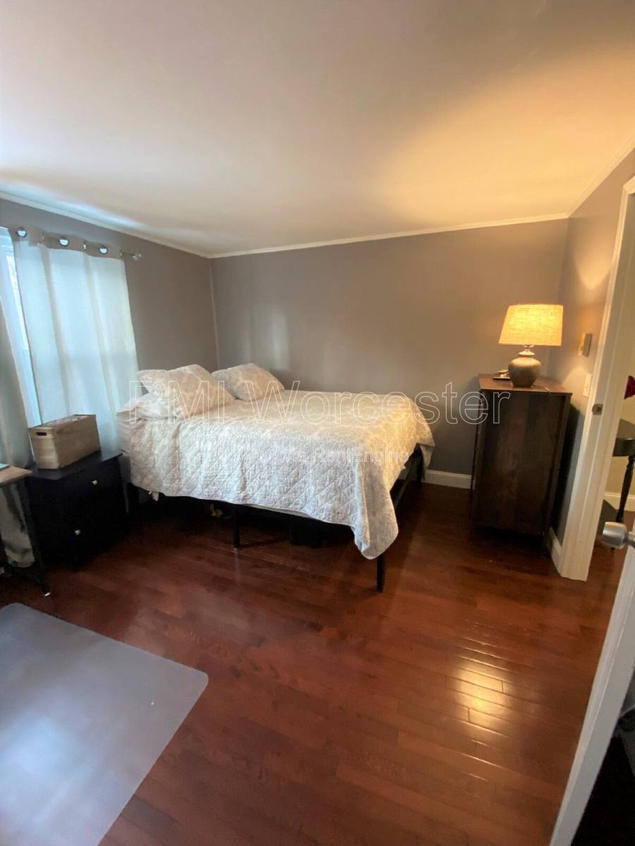 Townhouse for rent at 26 Mountainshire Dr, Worcester, MA 01606