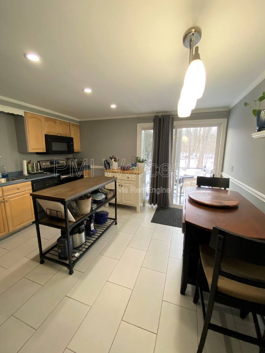 Townhouse for rent at 26 Mountainshire Dr, Worcester, MA 01606