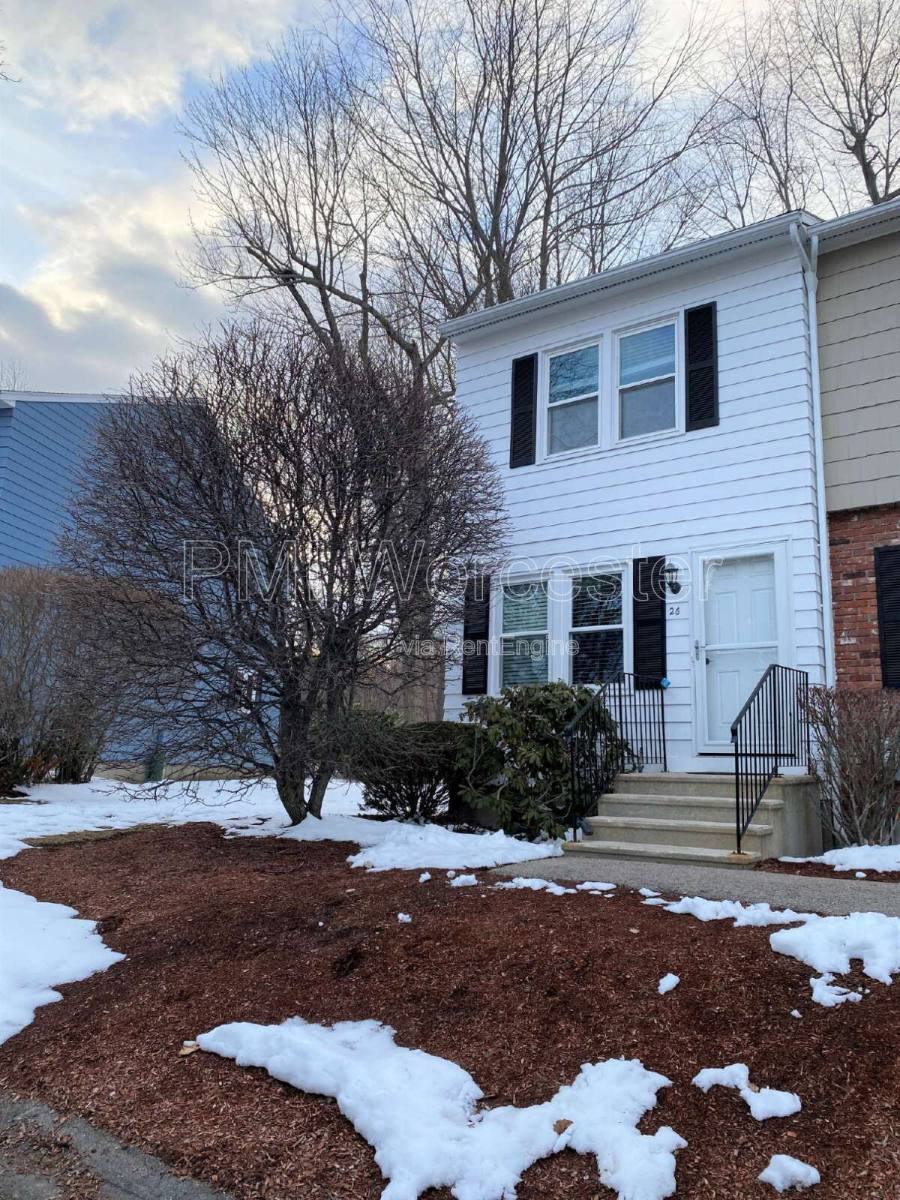 Townhouse for rent at 26 Mountainshire Dr, Worcester, MA 01606
