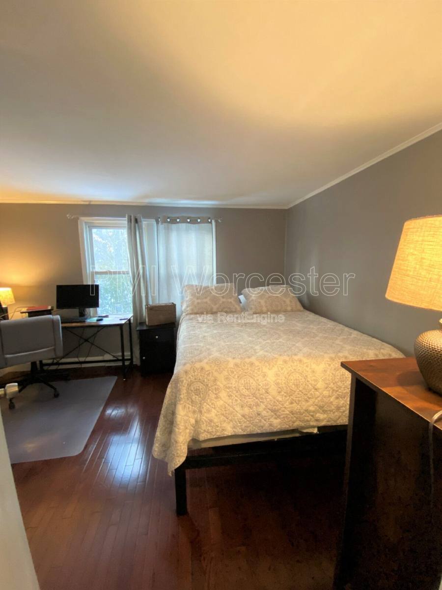 Townhouse for rent at 26 Mountainshire Dr, Worcester, MA 01606