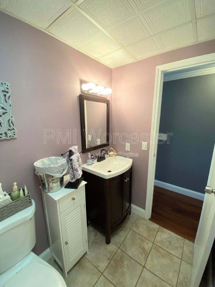 Townhouse for rent at 26 Mountainshire Dr, Worcester, MA 01606