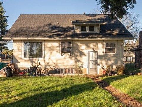 House for rent at 11020 NE Glisan St, Portland, OR 97220
