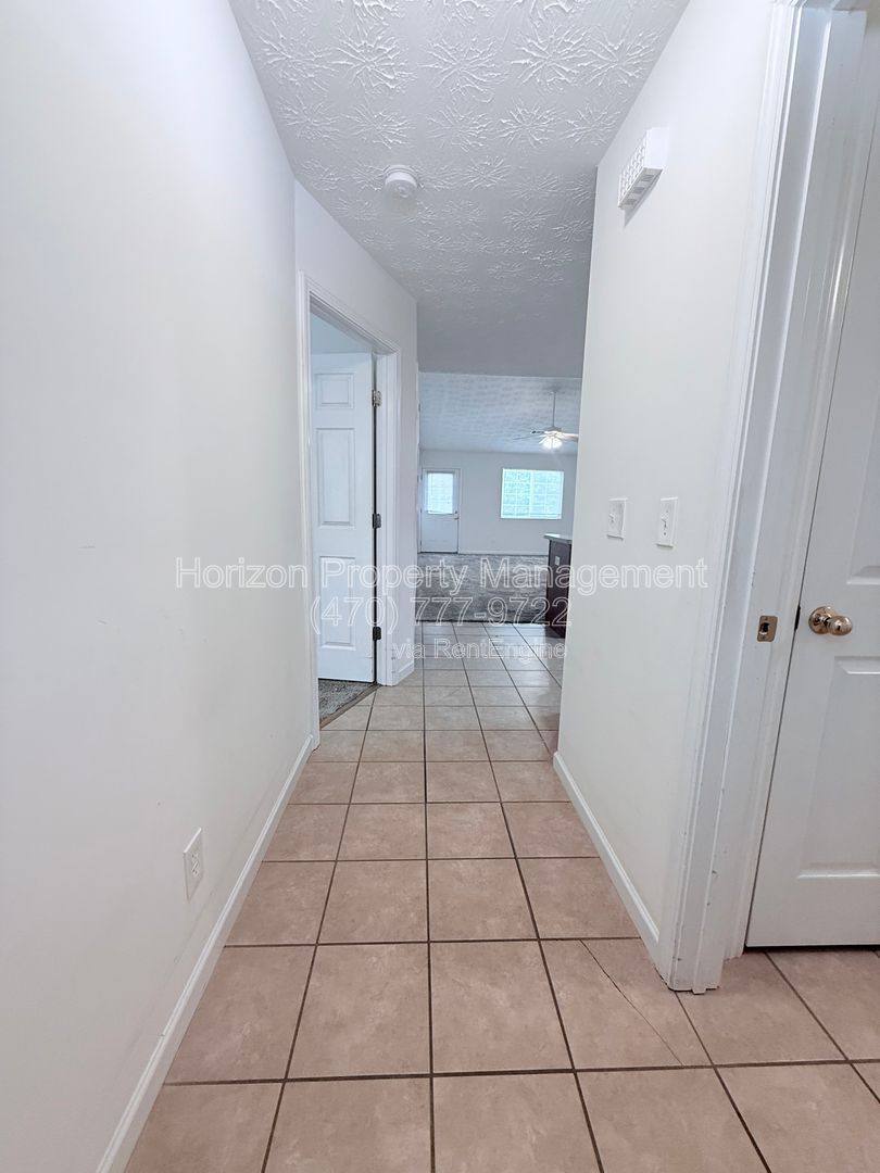 Apartment for rent at 4019 Hidden Hollow Dr, Gainesville, GA 30506