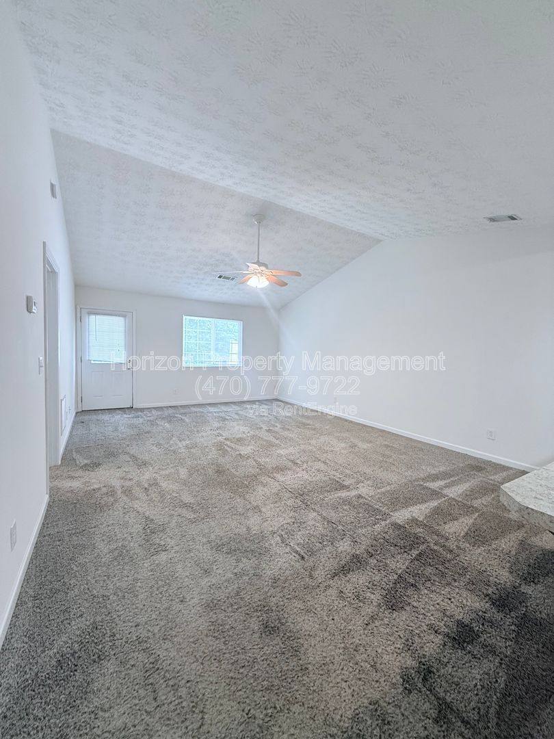 Apartment for rent at 4019 Hidden Hollow Dr, Gainesville, GA 30506