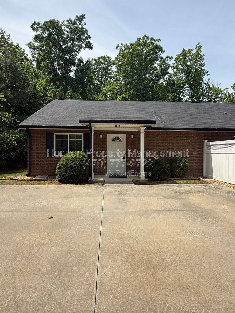 Apartment for rent at 4019 Hidden Hollow Dr, Gainesville, GA 30506