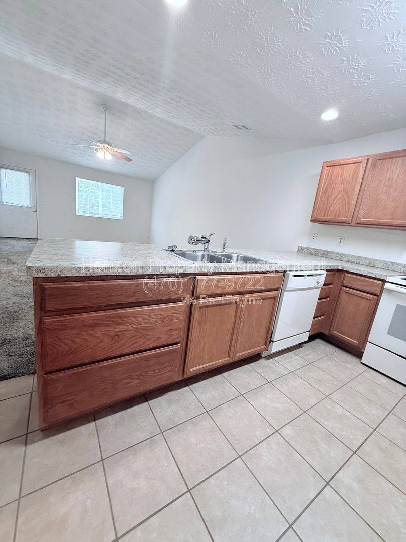 Apartment for rent at 4019 Hidden Hollow Dr, Gainesville, GA 30506