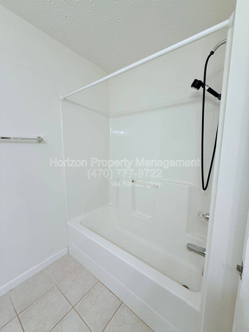 Apartment for rent at 3987 Hidden Hollow Dr, Gainesville, GA 30506