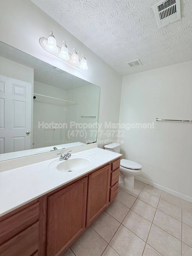 Apartment for rent at 3987 Hidden Hollow Dr, Gainesville, GA 30506
