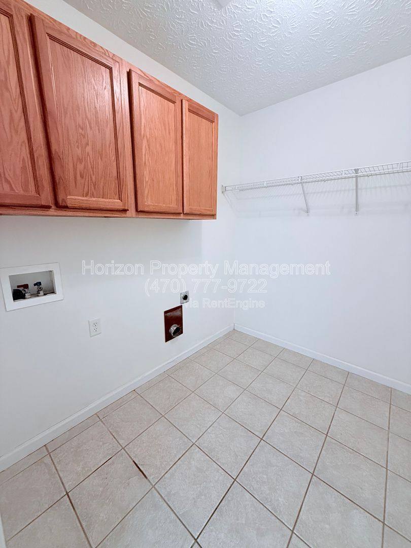 Apartment for rent at 3987 Hidden Hollow Dr, Gainesville, GA 30506