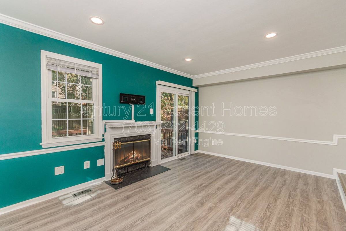 Townhouse for rent at 8512 Laurel Oak Dr, Springfield, VA 22153