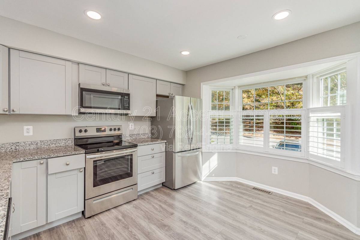 Townhouse for rent at 8512 Laurel Oak Dr, Springfield, VA 22153