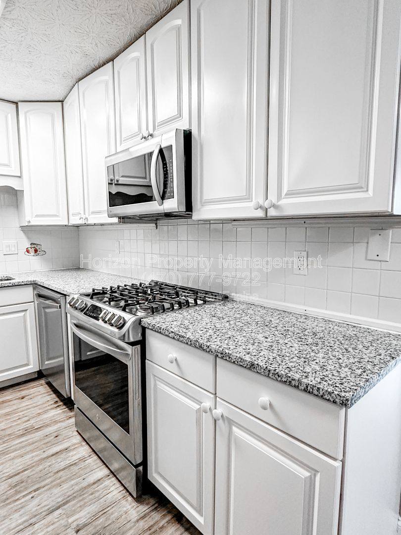 Townhouse for rent at 233 Goshen Lane, Woodstock, GA 30188