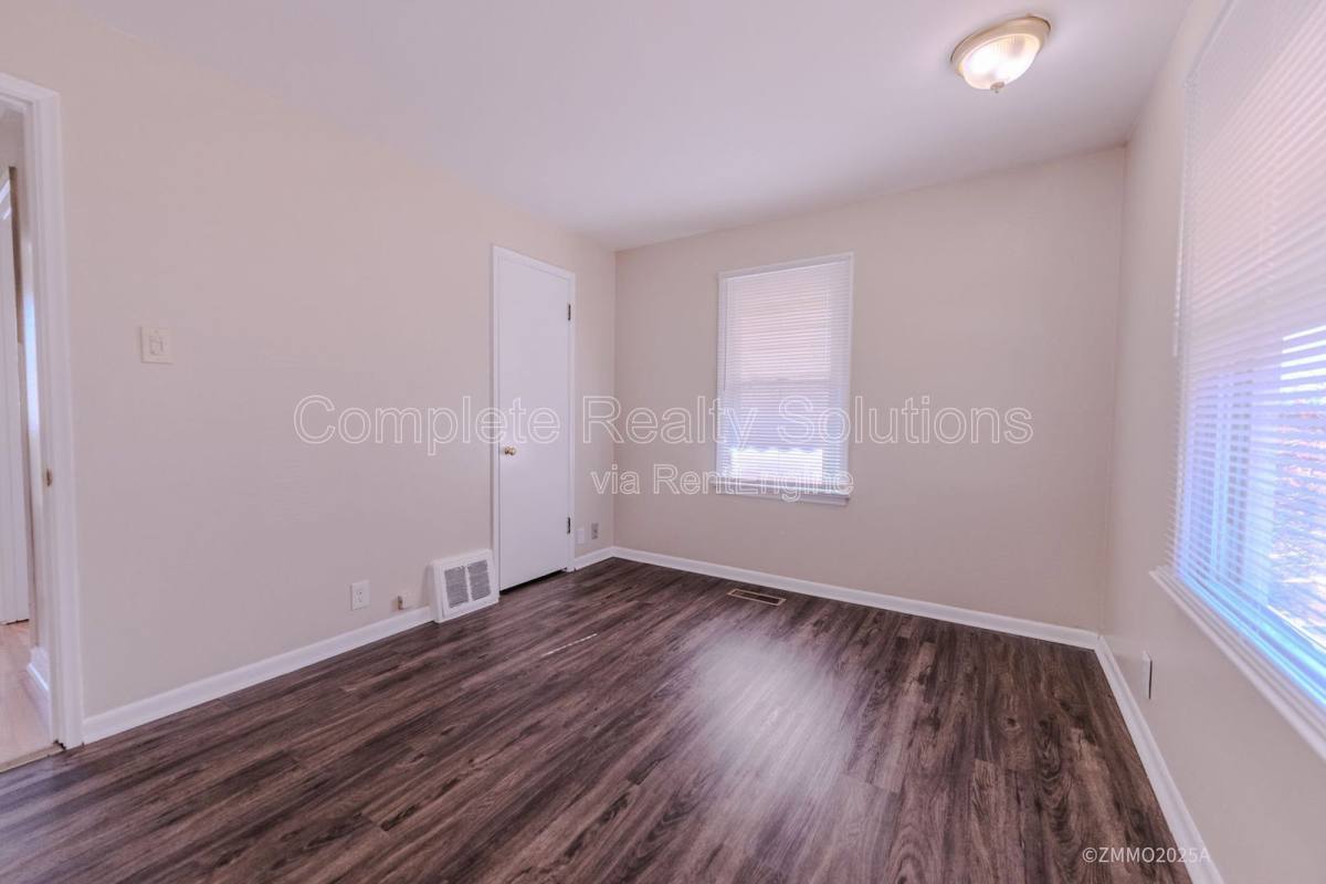 House for rent at 10200 Tappan Dr, Saint Louis, MO 63137