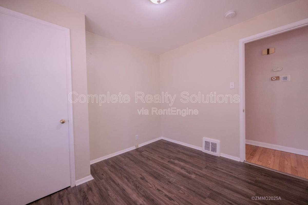 House for rent at 10200 Tappan Dr, St. Louis, MO 63137