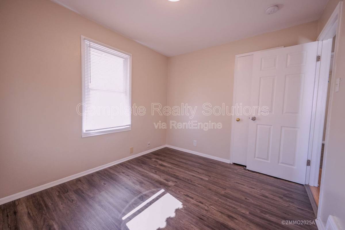 House for rent at 10200 Tappan Dr, Saint Louis, MO 63137
