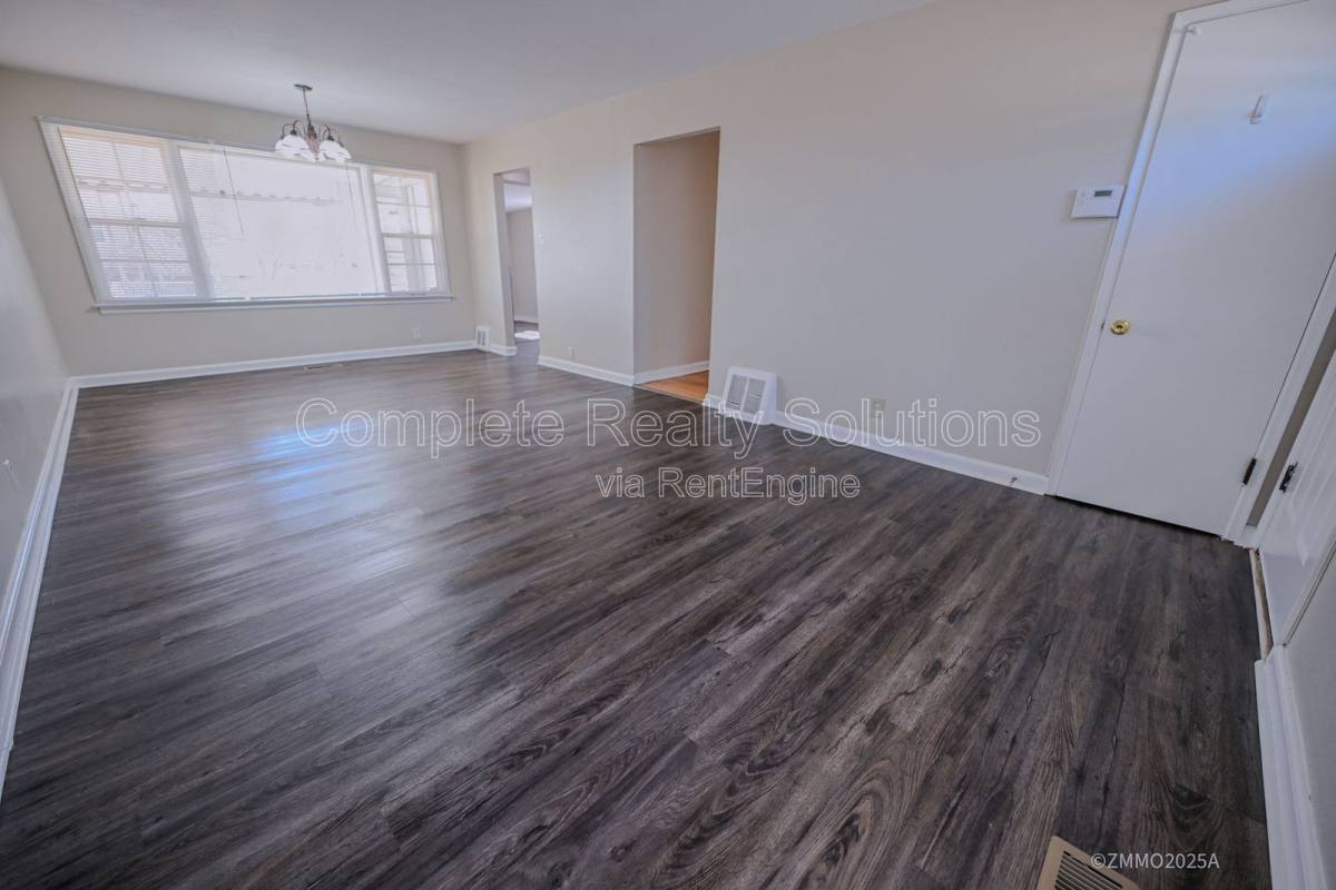 House for rent at 10200 Tappan Dr, St. Louis, MO 63137